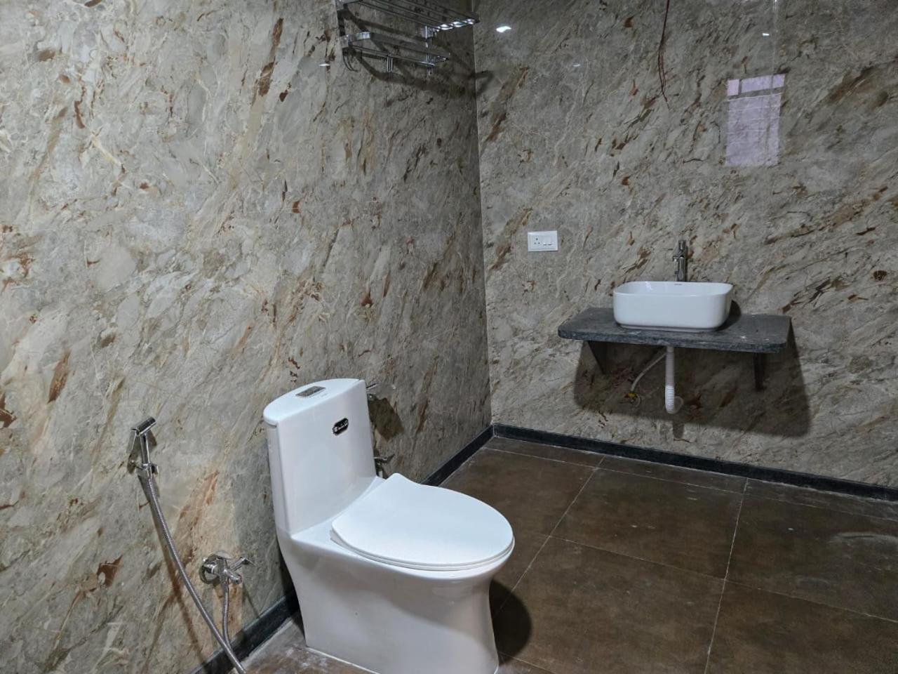 Hill View Hotel By Bil Lonavala Extérieur photo